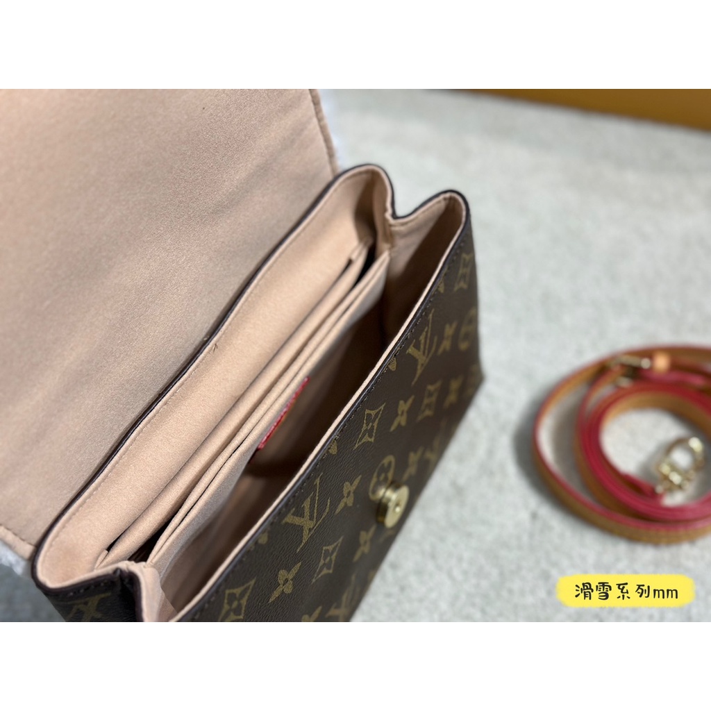 Túi Đeo Chéo Louis Vuitton Bằng Da Bò Mềm Thời Trang Cao Cấp Cho Nữ