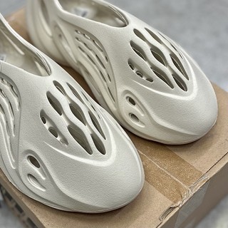 [ROOM95] Giày thể thao sneaker (YZ_30) Foam Runner 'Sand'