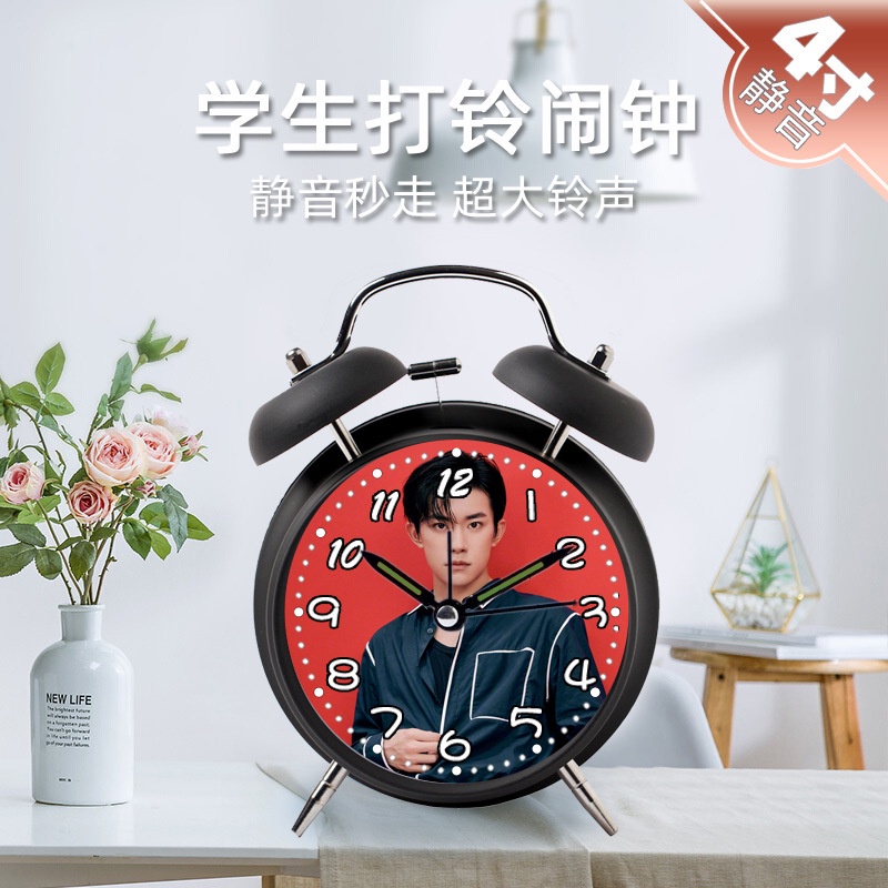Đồng Hồ Báo Thức Kim Loại Dạ Quang Siêu Âm Hình TFboys Yi Yang Qianxi Sáng Tạo Để Bàn Cho Học Sinh
