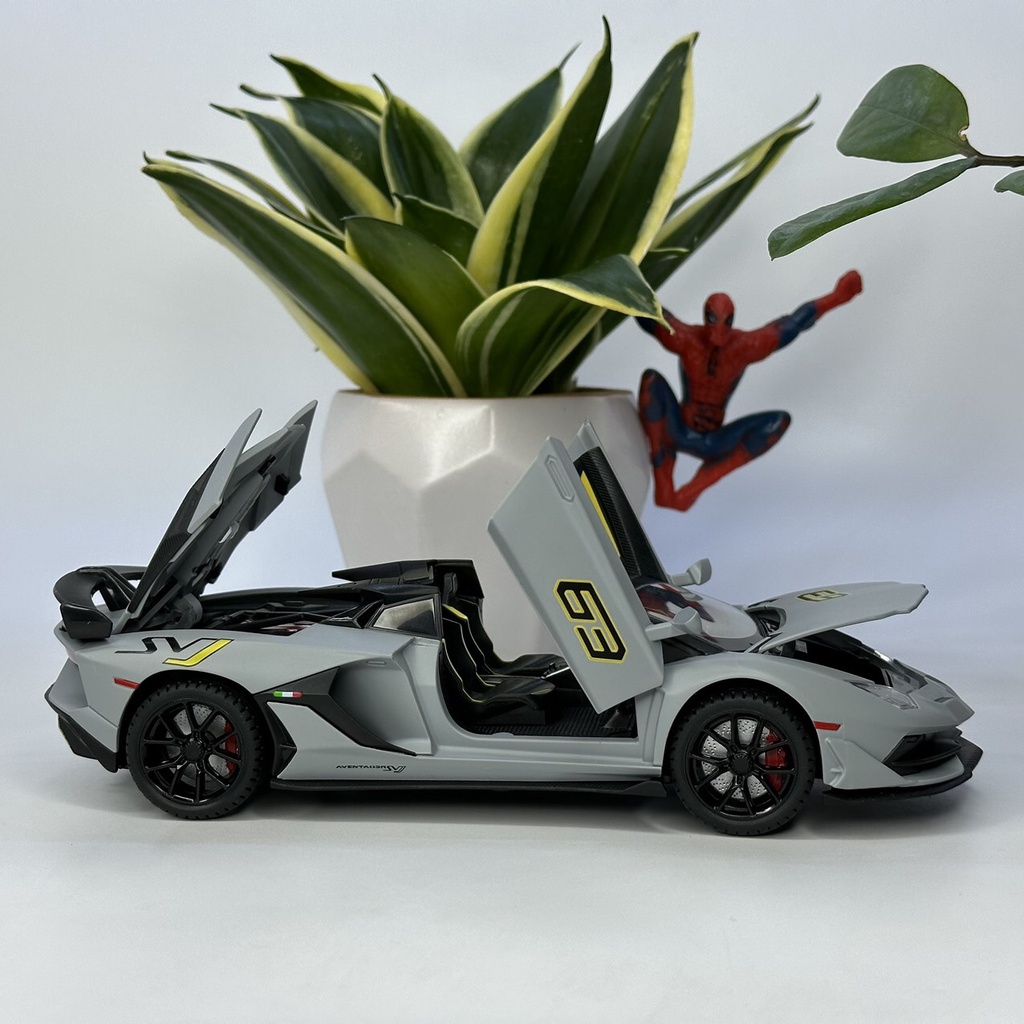Mình hình siêu xe Lamborghini Aventador SVJ 63 tỷ lệ 1:24 bằng kim loại