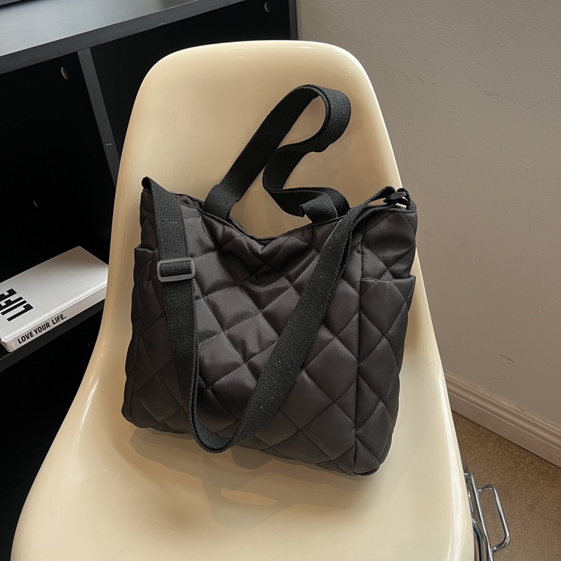 Túi Tote Đeo Vai Sức Chứa Lớn Thêu Họa Tiết Kim Cương Màu Trơn Thời Trang Mùa Đông 2023 Cho Nữ