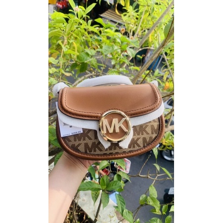 Túi đeo chéo logo MK nâu Michael Kors Fulton  size 16cm
