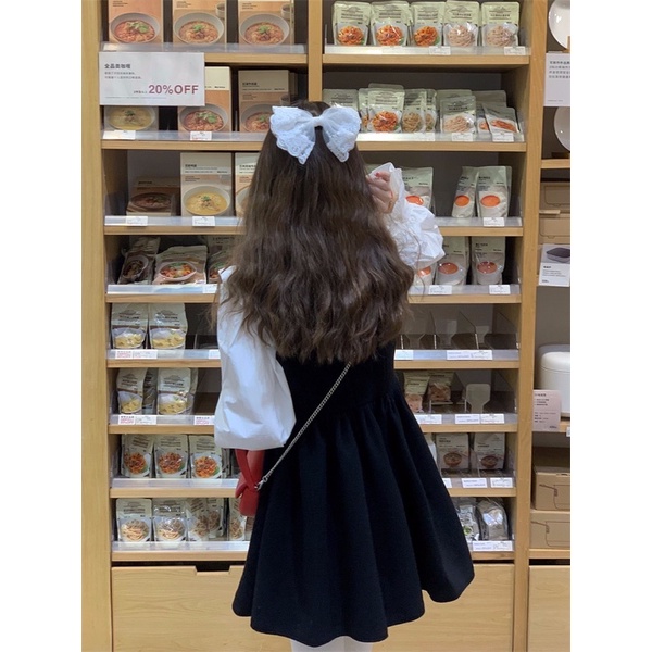 Set áo sơ mi tay bồng phối bèo tiểu thư và váy yếm đen dáng xoè đính cúc phong cách Hàn Quốc hot ulzzang