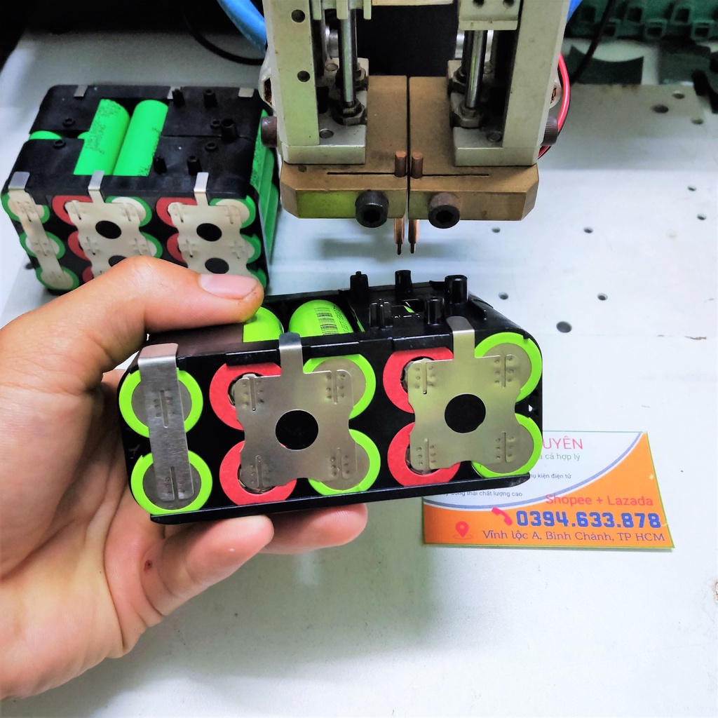Khối pin 21V 4.0Ah 10 cell Lishen xanh chính hãng. Dòng xả cao 65A thay pin máy siết bulong, pin máy khoan 18V / 21V