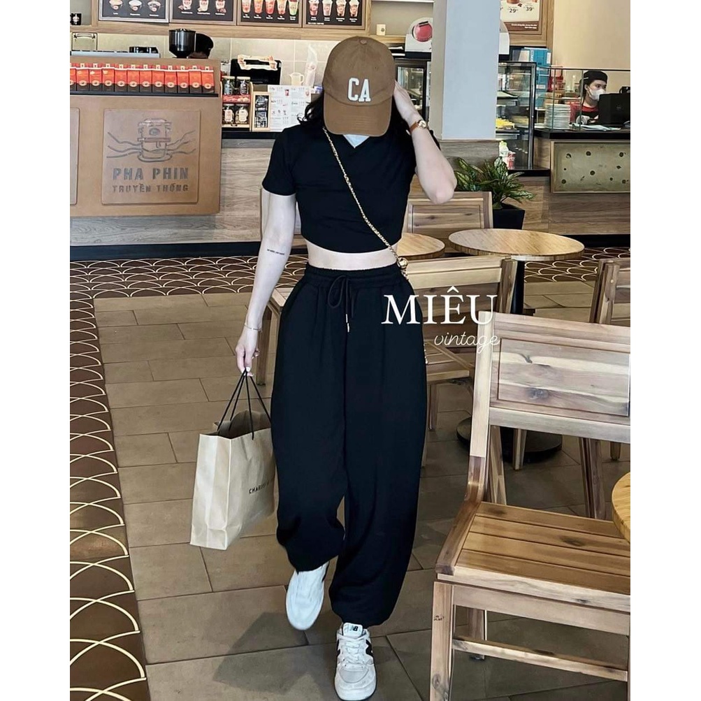 Bộ Áo Croptop Nữ Kèm Quần Jogger Trơn Dáng Thụn 2 Màu QM|SU