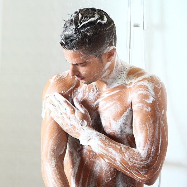 Tắm gội 2 in 1 Romano hương nước hoa chai 650g