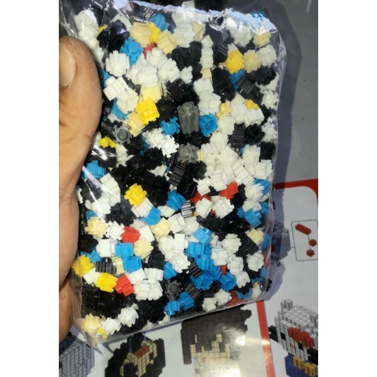 Lắp ráp 2 nhân vật mã số 1151 và 1702 có rất nhiều chi tiết bằng nhựa rất đẹp