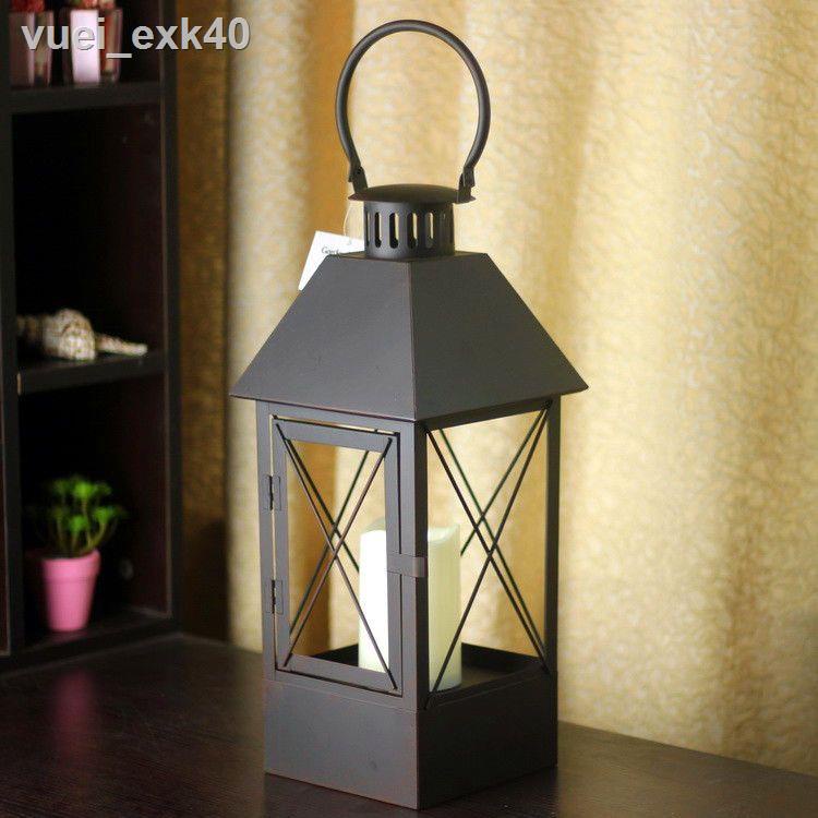 ∏Phong Cách Châu Âu Sắt Rèn Retro Sàn Đơn Giản Chống Gió Đèn Di Động Đèn Trang Trí Đám Cưới Đạo Cụ Trang Trí Đường Dẫn N