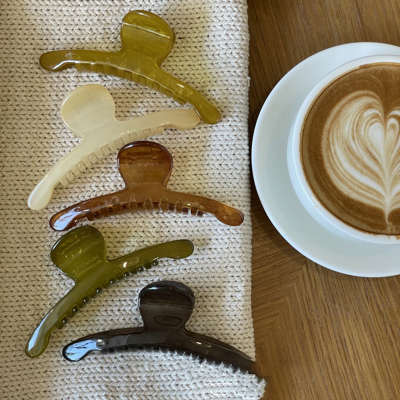 Kẹp Tóc Cá Mập Một Lần Màu Trà Bơ Tối Giản Cho Nữ