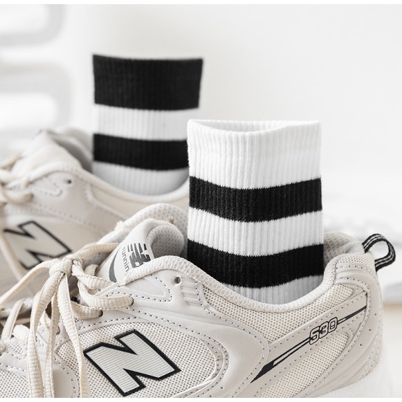 Vớ Tất cotton Trắng Đen cao cổ Nam Nữ phong cách đơn giản, trẻ trung.