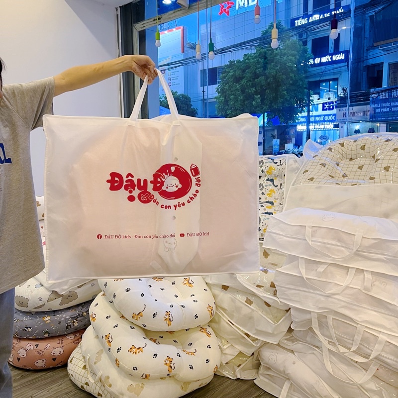 Gối Chống Trào Vải Xốp Kèm Gấu Handmade cùng màu và túi xách