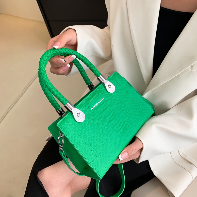 Túi Đeo Chéo Dập Nổi Họa Tiết Thời Trang Chất Lượng Cao Cho Nữ