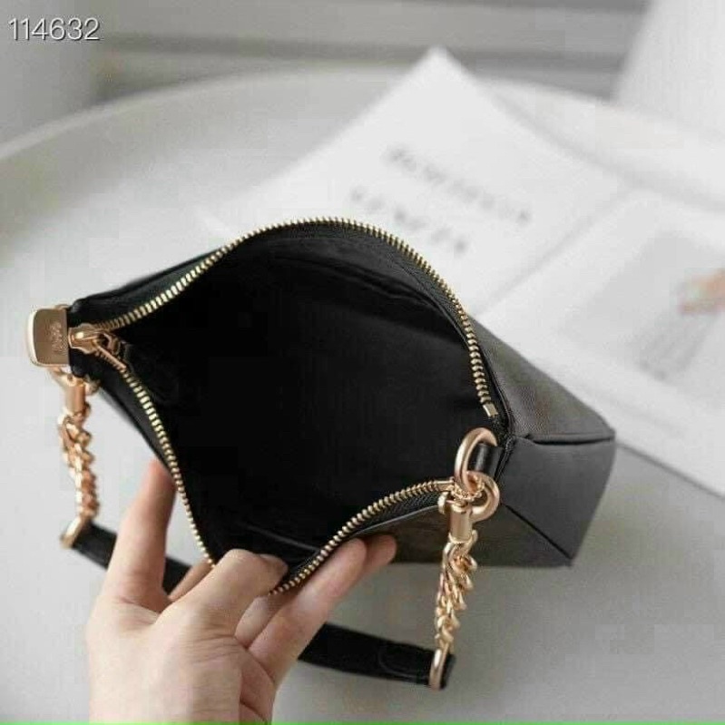 Túi Coach dáng thuyền