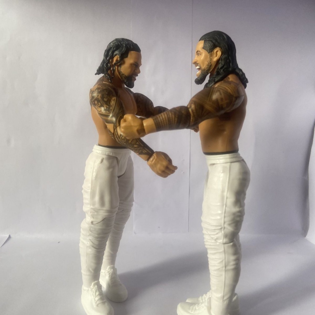 WWE Mattel Sản phẩm mới Uso Brothers Wrestler Doll Hình khoảng 16cm