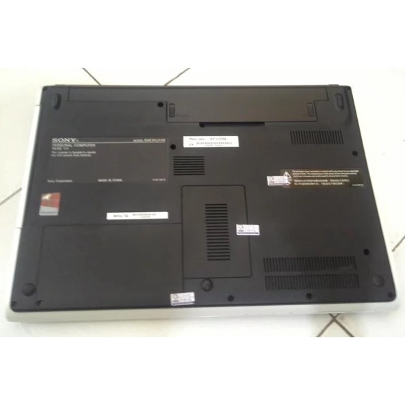 Vỏ laptop Sony Vaio SVE141B11W, SVE141J11W (mã mainboard MBX-270) - Vỏ D, vỏ mặt đáy, vỏ mặt đế máy Sony Vaio.