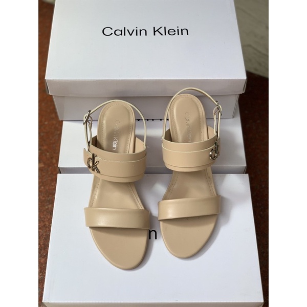 Giày Sandal Gót Trụ Quai Ngang Khoá CK