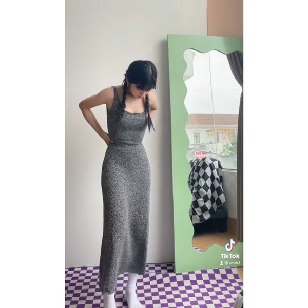 Đầm dây xám dệt kim