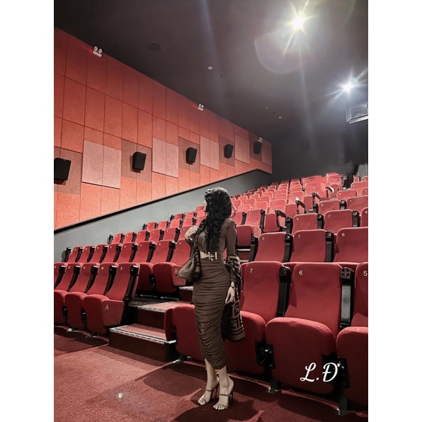 Váy body nhung khoét eo