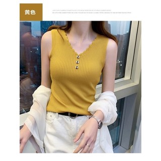 Áo sát nách len nữ đính khuy MS096