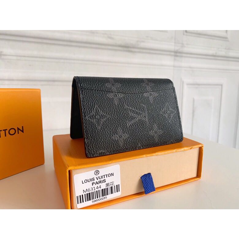 Hình ảnh vật lý Louis vuitton là chính hãng LV thẻ M63144 sẵn sàng để vận chuyển   Kích thước: 7X11cm
