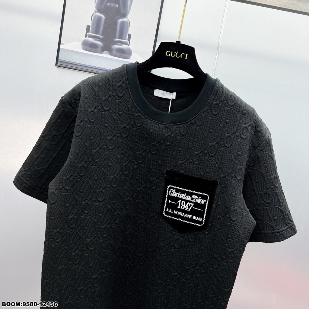 Áo Thun DI Ô Nam Nữ Thêu Hoạ Tiết Chữ Cực Nét - Áo Phông DI Ô Nam Dập Hoạ Tiết Nổi Cao Cấp