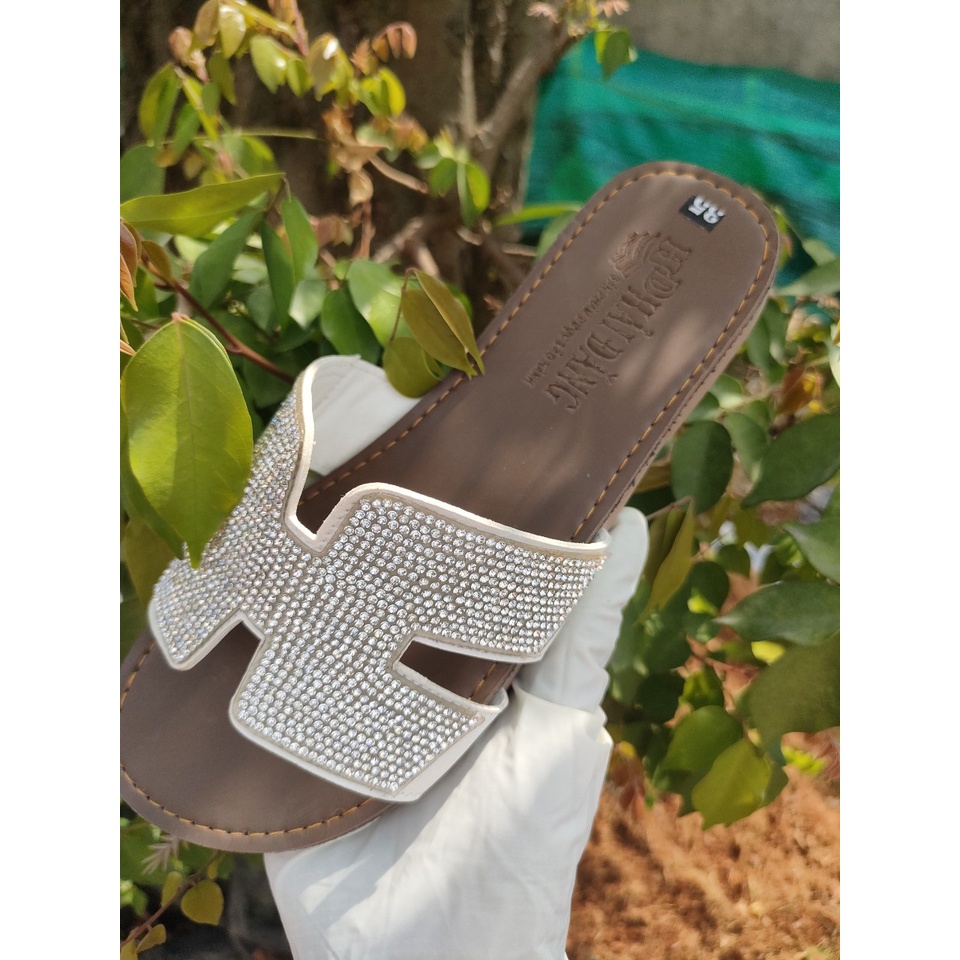 Dép nữ bản ngang chữ H đính đá siêu đẹp, siêu bền và siêu dễ thương dành cho phái nữ mẫu mới 2023