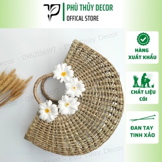 Giỏ xách chất liệu cói gắn hoa trà, túi cói đi biển cầm tay vintage