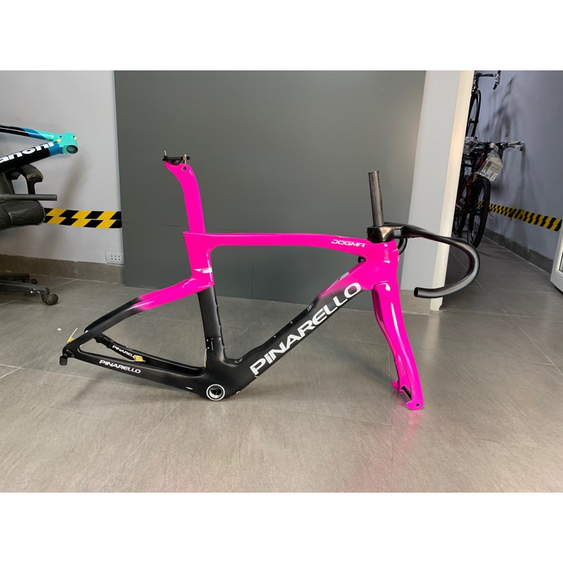 Khung xe đạp road chất liệu carbon cao cấp, đầy đủ phụ kiện