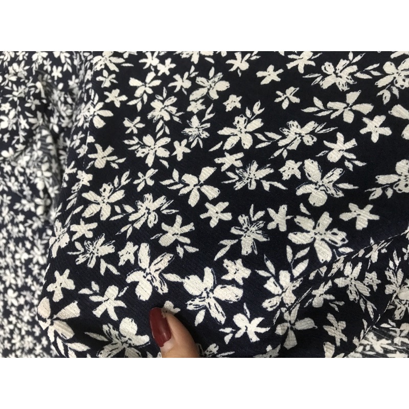 Vải thun xước Nhật hoa xanh đen dày vừa mềm rũ co dãn 4 chiều (khổ 1m5)may đầm váy , đồ bộ