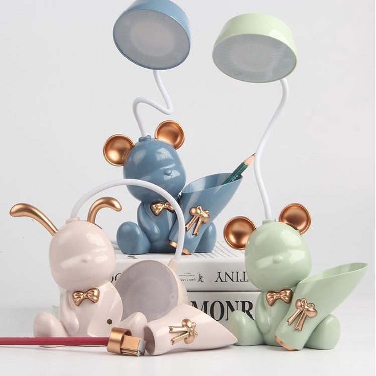 Đèn LED Trang Trí Để Bàn 3 Trong 1 Kèm Ống Bút, Gọt Bút Chì Hình Gấu BearBrick, Đèn Đọc Sách, Đèn Ngủ Thông Minh