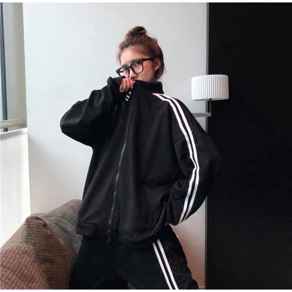 Bộ Nỉ Thể Thao Đen Kẻ Sọc Dài Tay Khóa Kéo Unisex Dáng Rộng QM|SU
