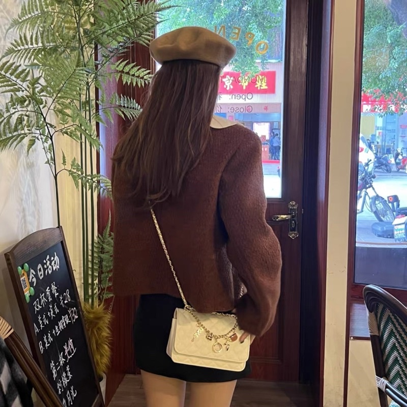 Túi cnk kèm charm xinh xắn có thể đeo vai và đeo chéo