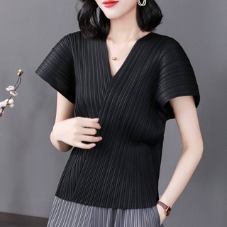 Áo đắp chéo xẻ tà
