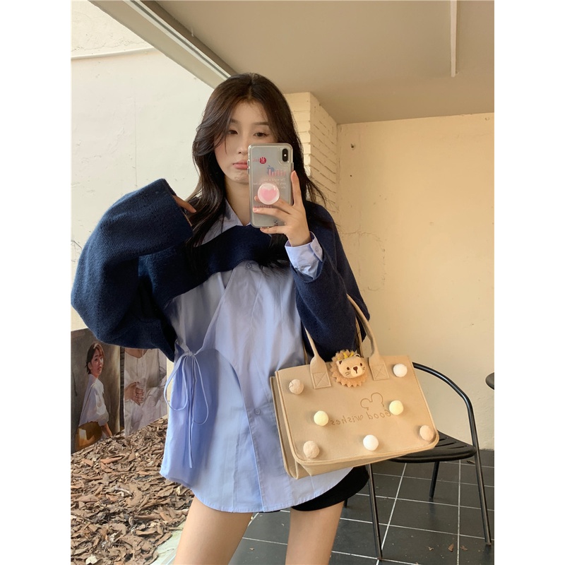 Set áo sơ mi và áo len ngoài màu xanh, hồng