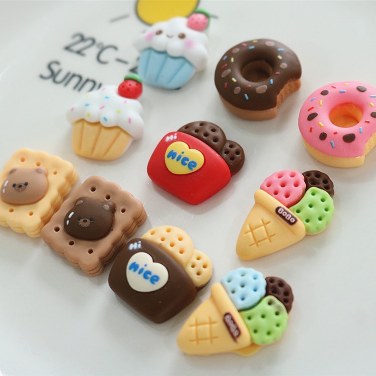 Sticker jibbitz món ăn nhẹ tráng miệng (bánh quy gấu, donut dâu, cupcake phủ kem) gắn dép sục Crocs