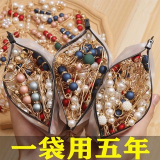 Fasten the waistband pin to fix the clothes brooch waistband; change the waist to a small artifact; buckle the waistband; adjust the waistband; buckle the female pants pin