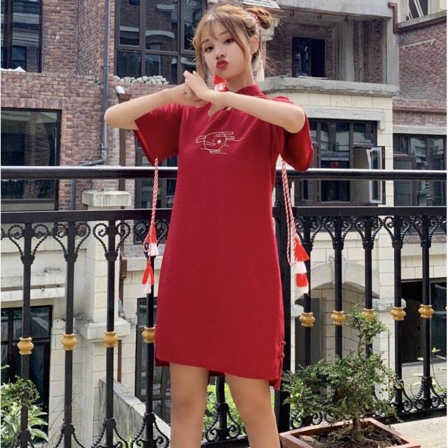 Váy sườn xám cộc tay phối tua rua