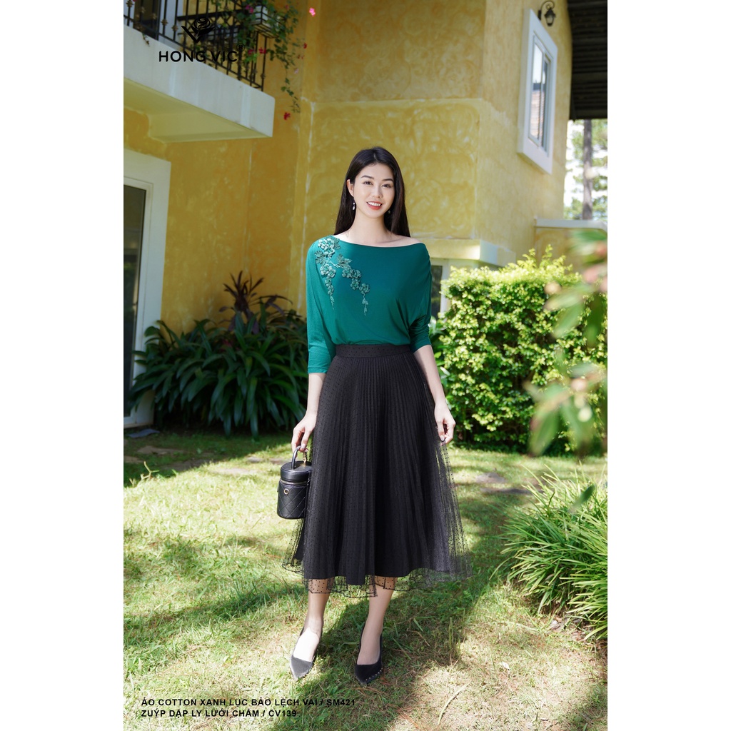 Áo nữ thiết kế Hong Vic cotton xanh lục bảo lệch vai SM421