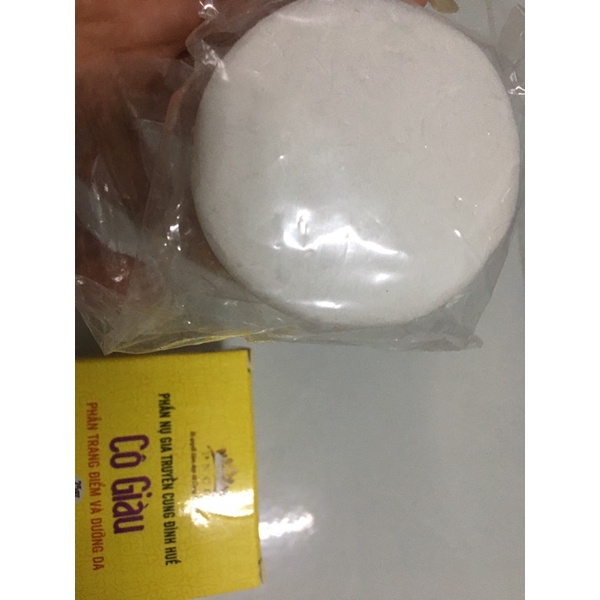 Phấn nụ cô Giàu kinh đô Huế gia truyền hoàn toàn tự nhiên.