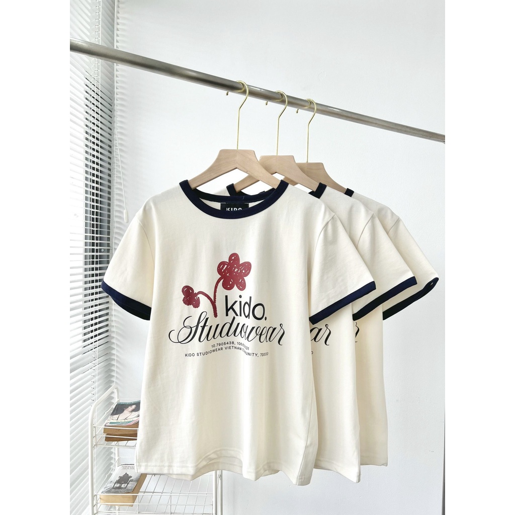 Áo thun tay ngắn cổ tròn in chữ KIDOSTUDIOWEAR
