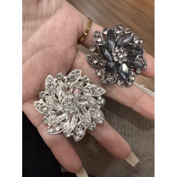 Ghim cài áo vest đá lê