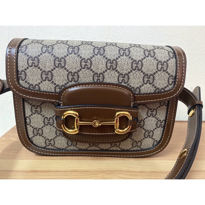 Túi xách đeo chéo bản Hà Hồ