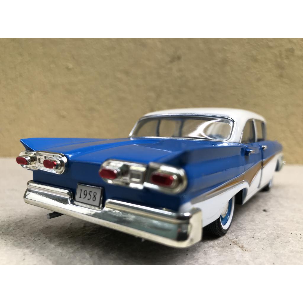 Mô hình xe cổ Ford Galaxie 500 _ 1958 - 1:32