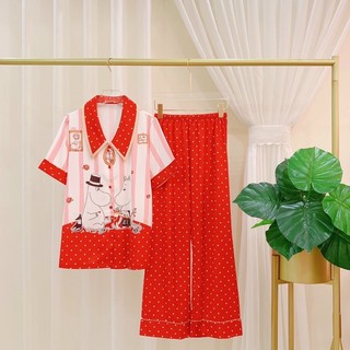 BỘ PYJAMA LỤA CỘC DÀI HOẠ TIẾT ĐỎ XINH