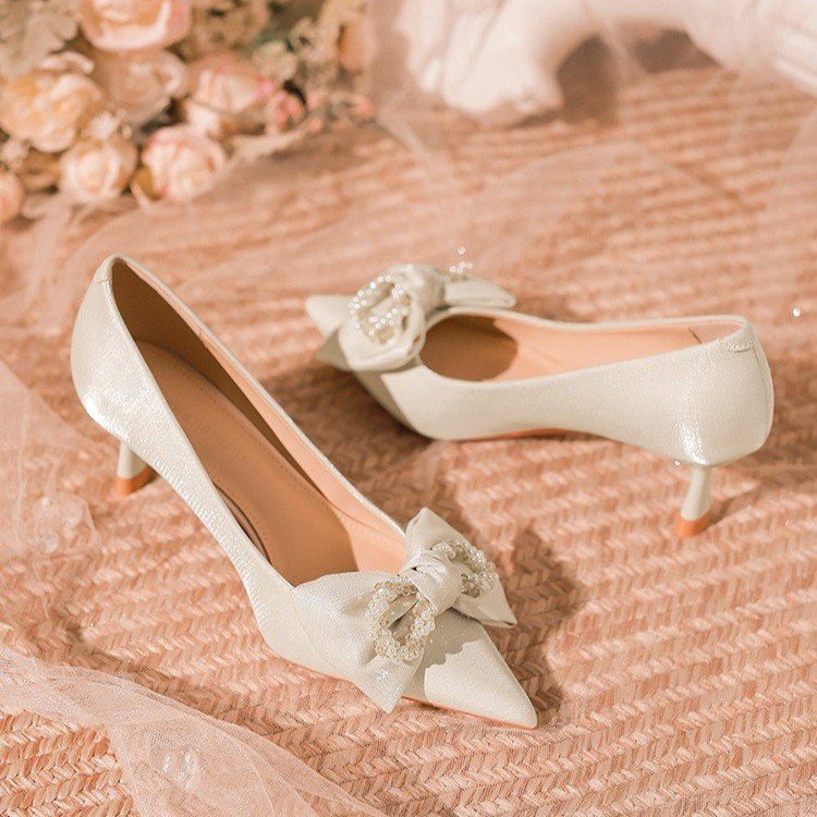 Giày Cao Gót Mũi Nhọn Vải Satin Đính Nơ Thời Trang Pháp Cho Cô Dâu