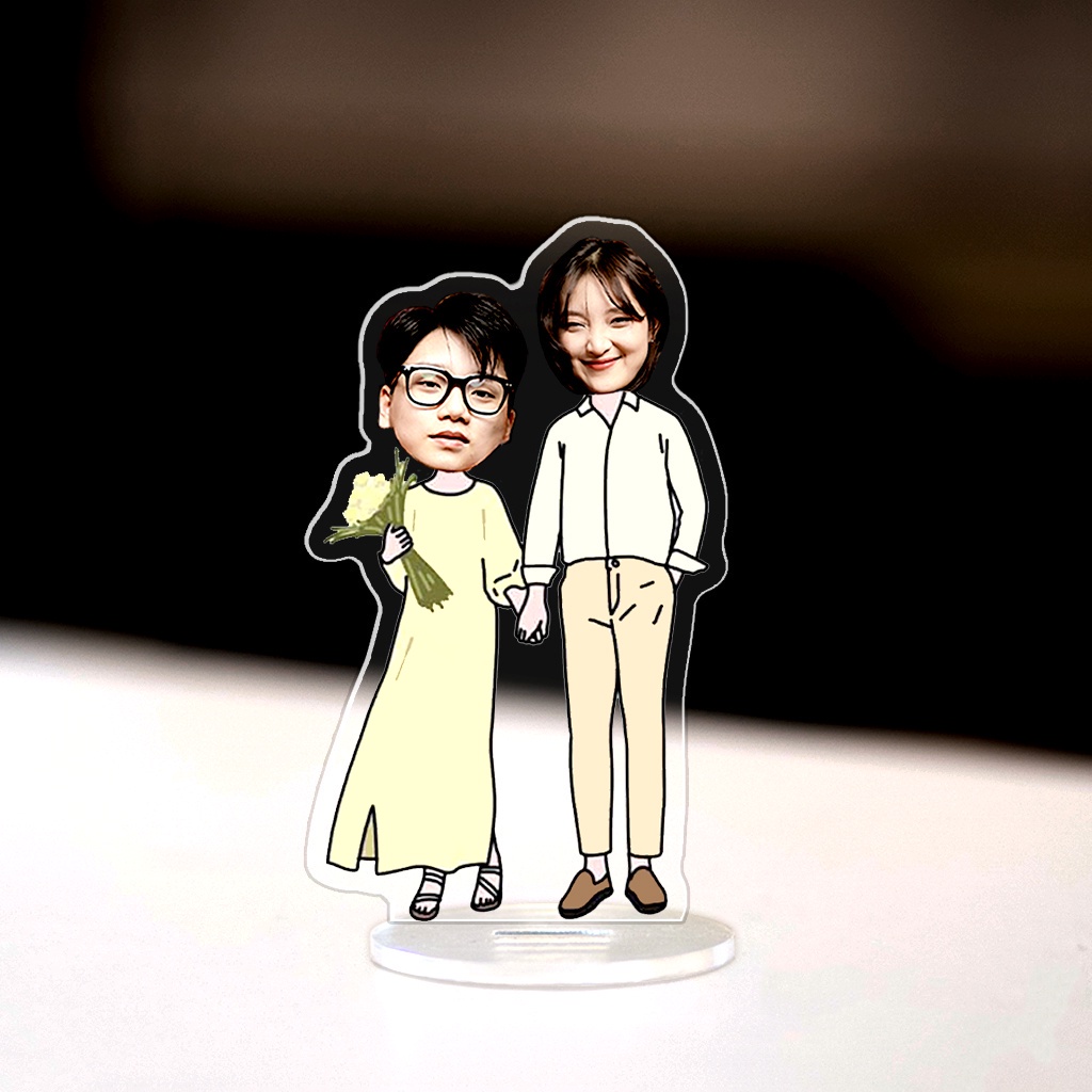 Mô hình standee mica đứng để bàn cặp đôi chibi đàng yêu custom theo yêu cầu cho người yêu, bạn gái, bạn trai