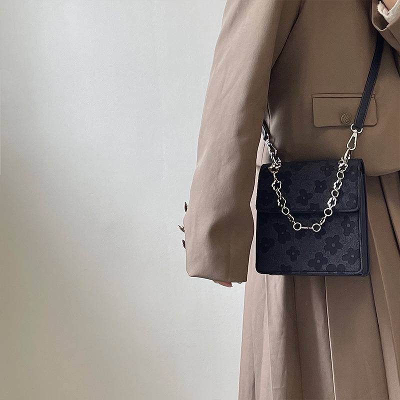 Túi Đeo Chéo Dây Xích Thời Trang Cao Cấp Dễ Phối Đồ Cho Nữ