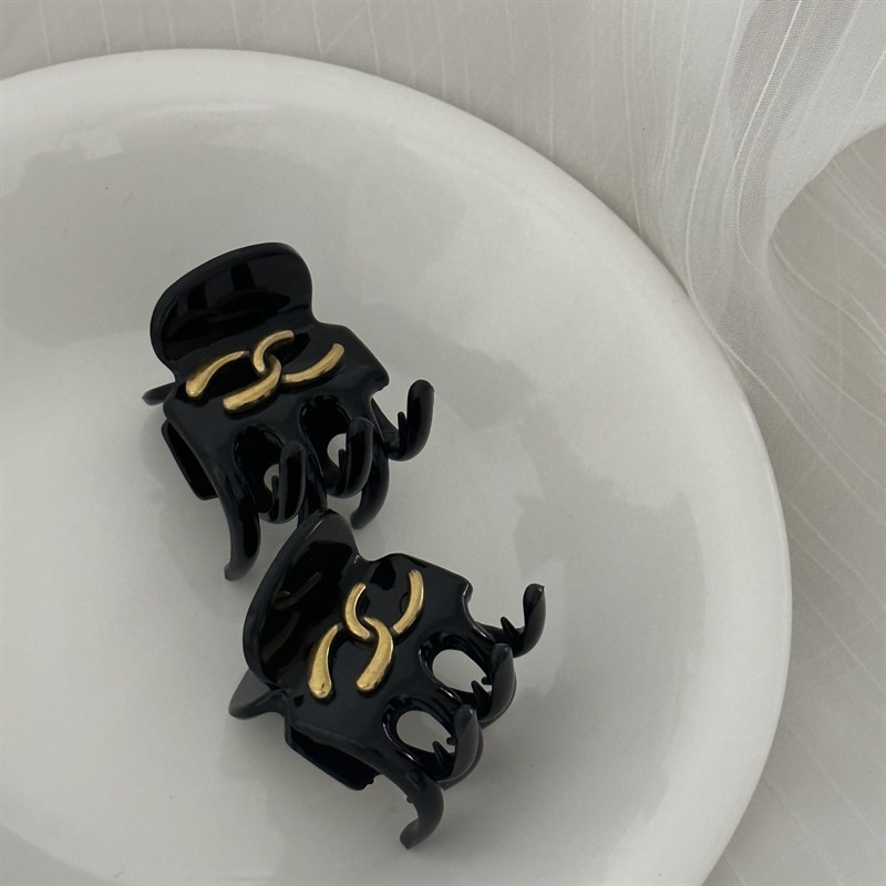 Kẹp Tóc Hình Cá Mập Răng Dài Màu Đen Phong Cách Mới