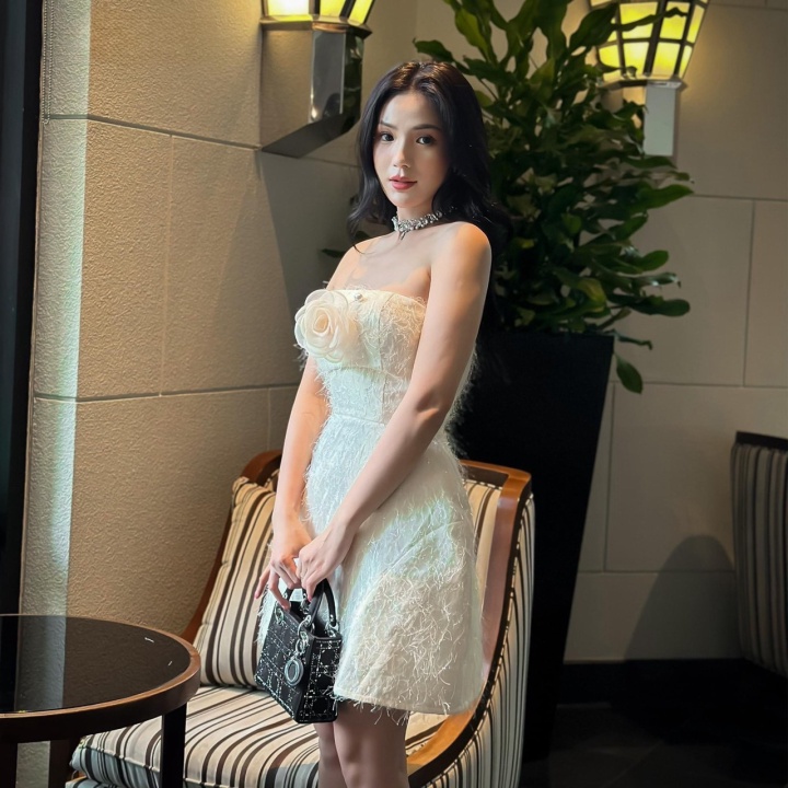 MUA ĐI CHỜ CHI -ĐẦM LÔNG VŨ CÚP NGỰC ÔM EO DÁNG NGẮN XÒE CỰC XINH ĐẸP CUỐN HÚT ĐI CHƠI DỰ TIỆC CƯỚI CHO CHỊ EM UTP00 HÀN