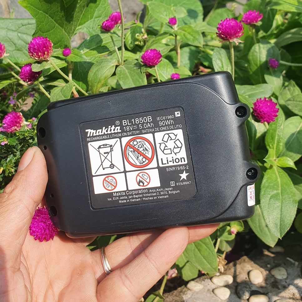 Pin Đóng Makita 18v / 5 cell - Dung Lượng 2000mah / Xả 20a
